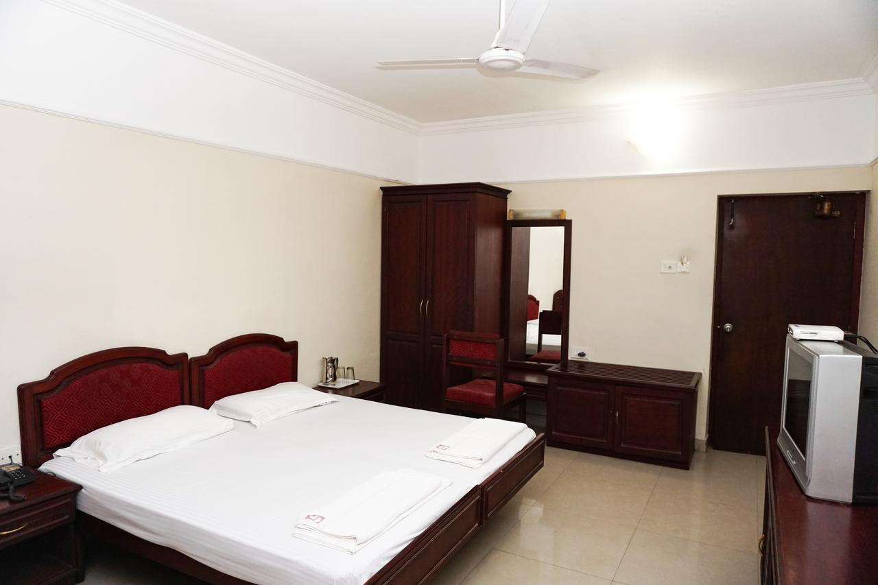 Hotel Keerthi Thiruvananthapuram Zewnętrze zdjęcie