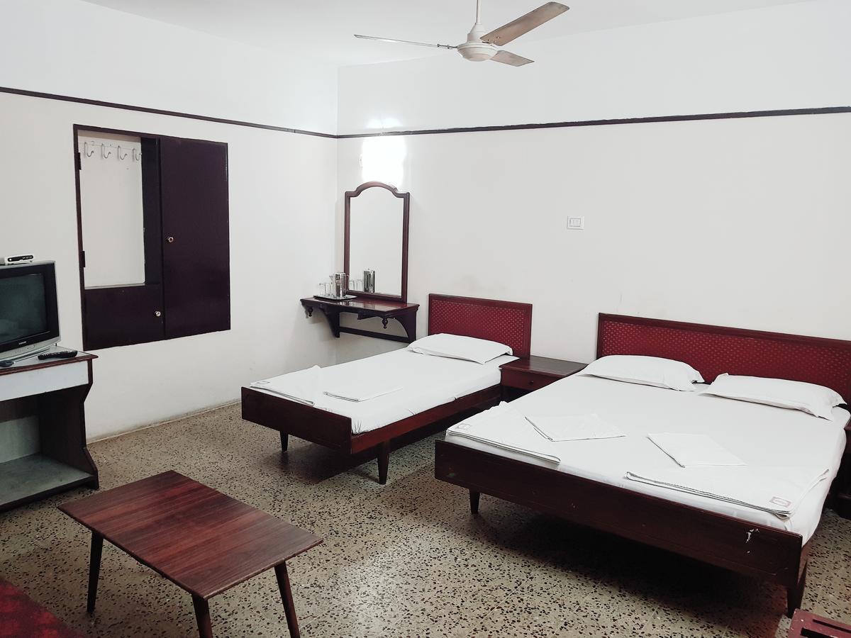 Hotel Keerthi Thiruvananthapuram Zewnętrze zdjęcie