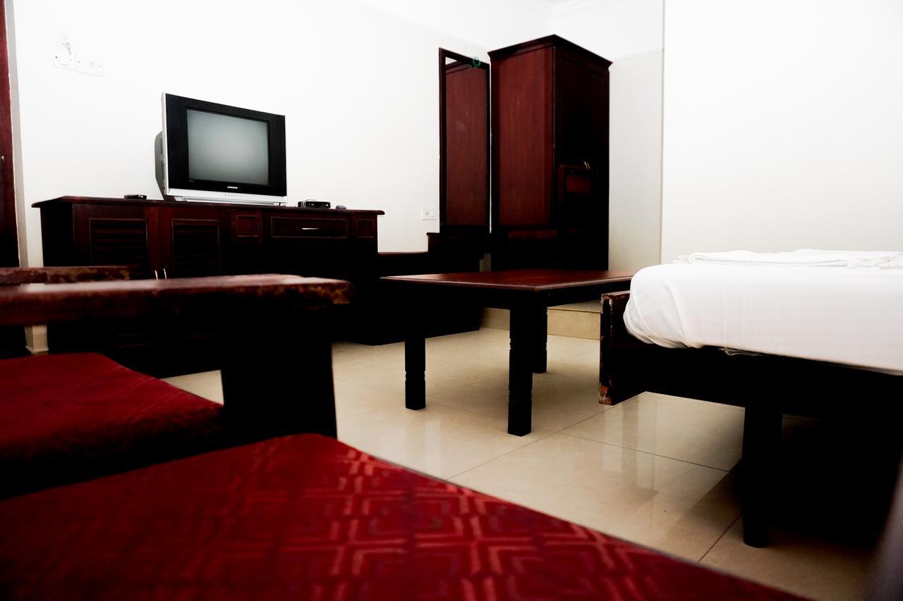 Hotel Keerthi Thiruvananthapuram Zewnętrze zdjęcie