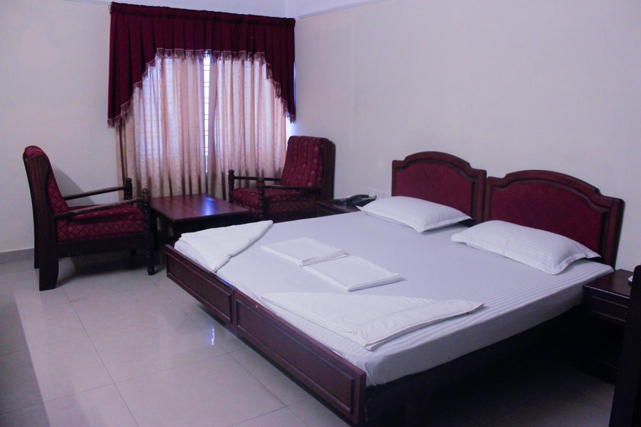 Hotel Keerthi Thiruvananthapuram Zewnętrze zdjęcie