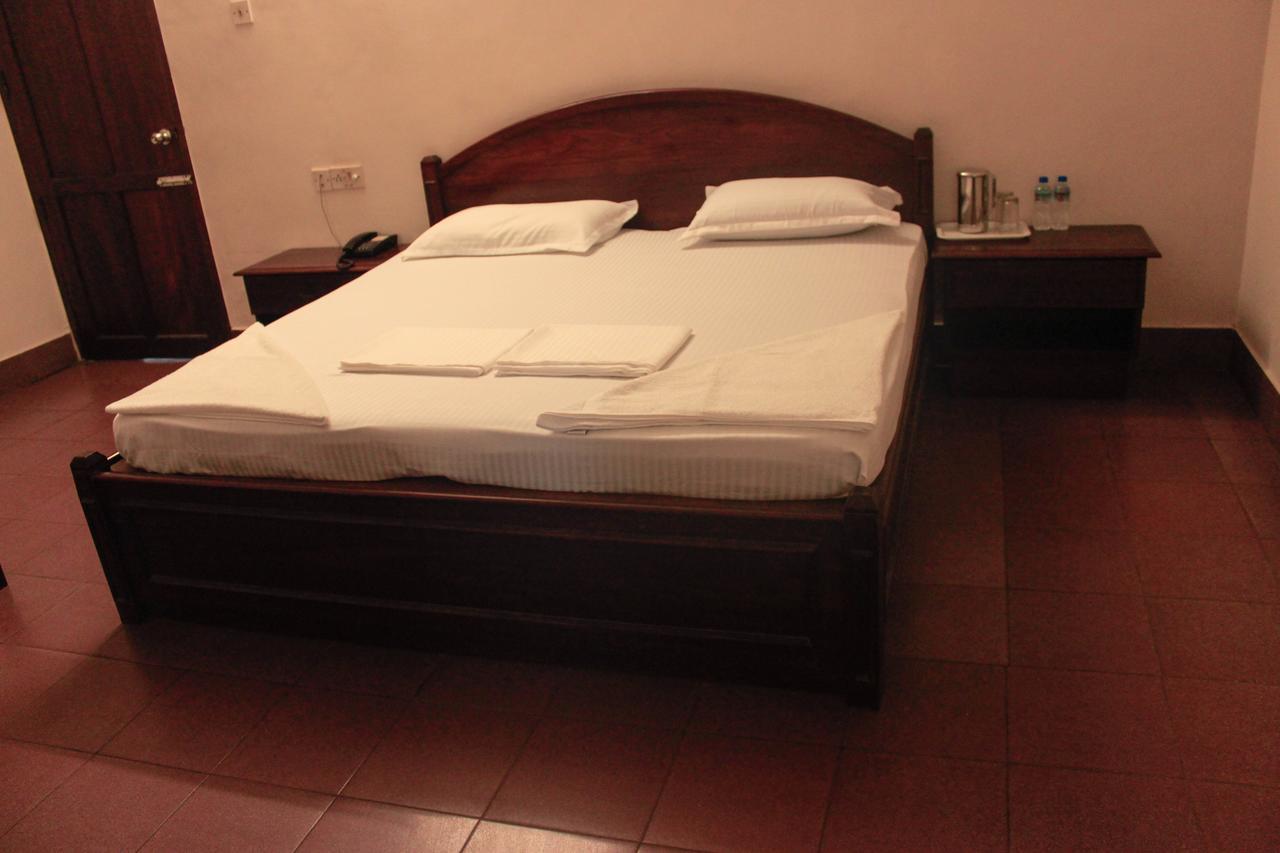 Hotel Keerthi Thiruvananthapuram Zewnętrze zdjęcie