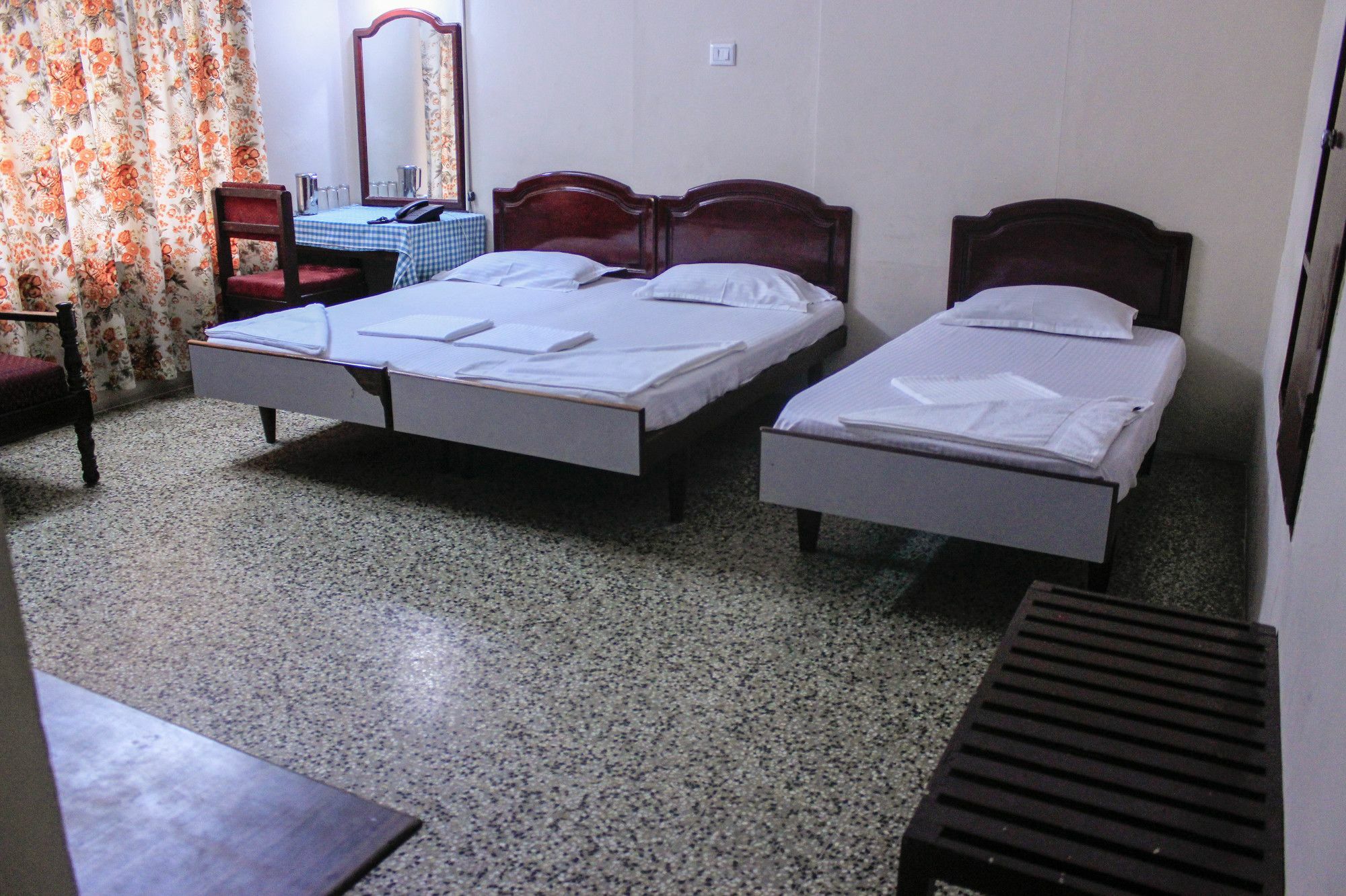 Hotel Keerthi Thiruvananthapuram Zewnętrze zdjęcie